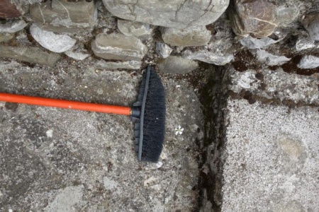 Comment consolider et r&eacute;parer un vieux mur en pierre &agrave; Lun&eacute;ville ?